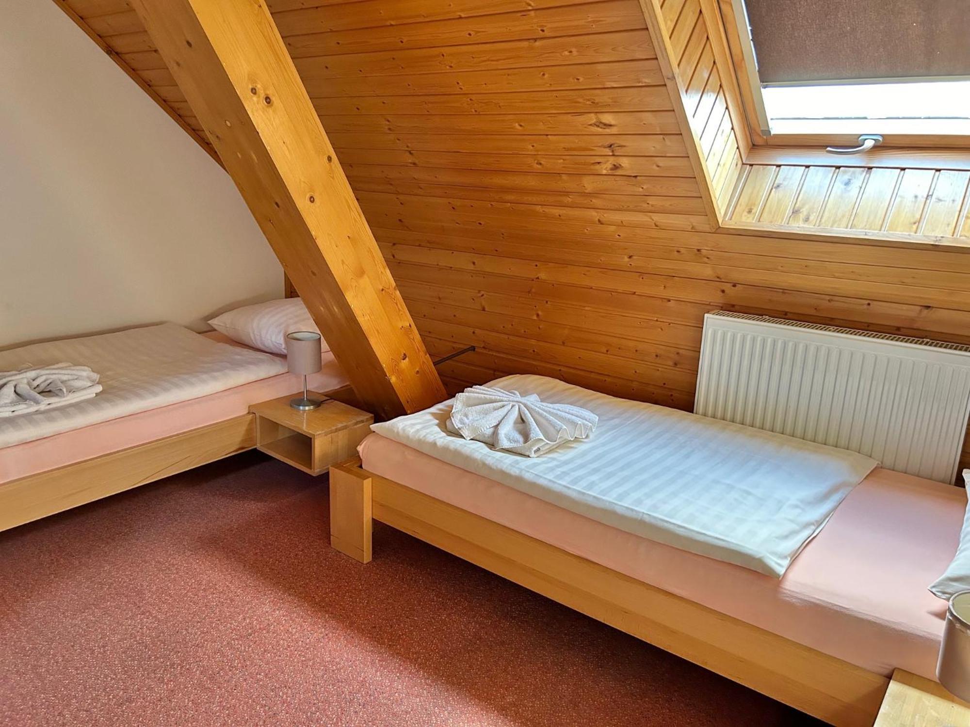 Penzion Farma Dvorec Radnice Buitenkant foto
