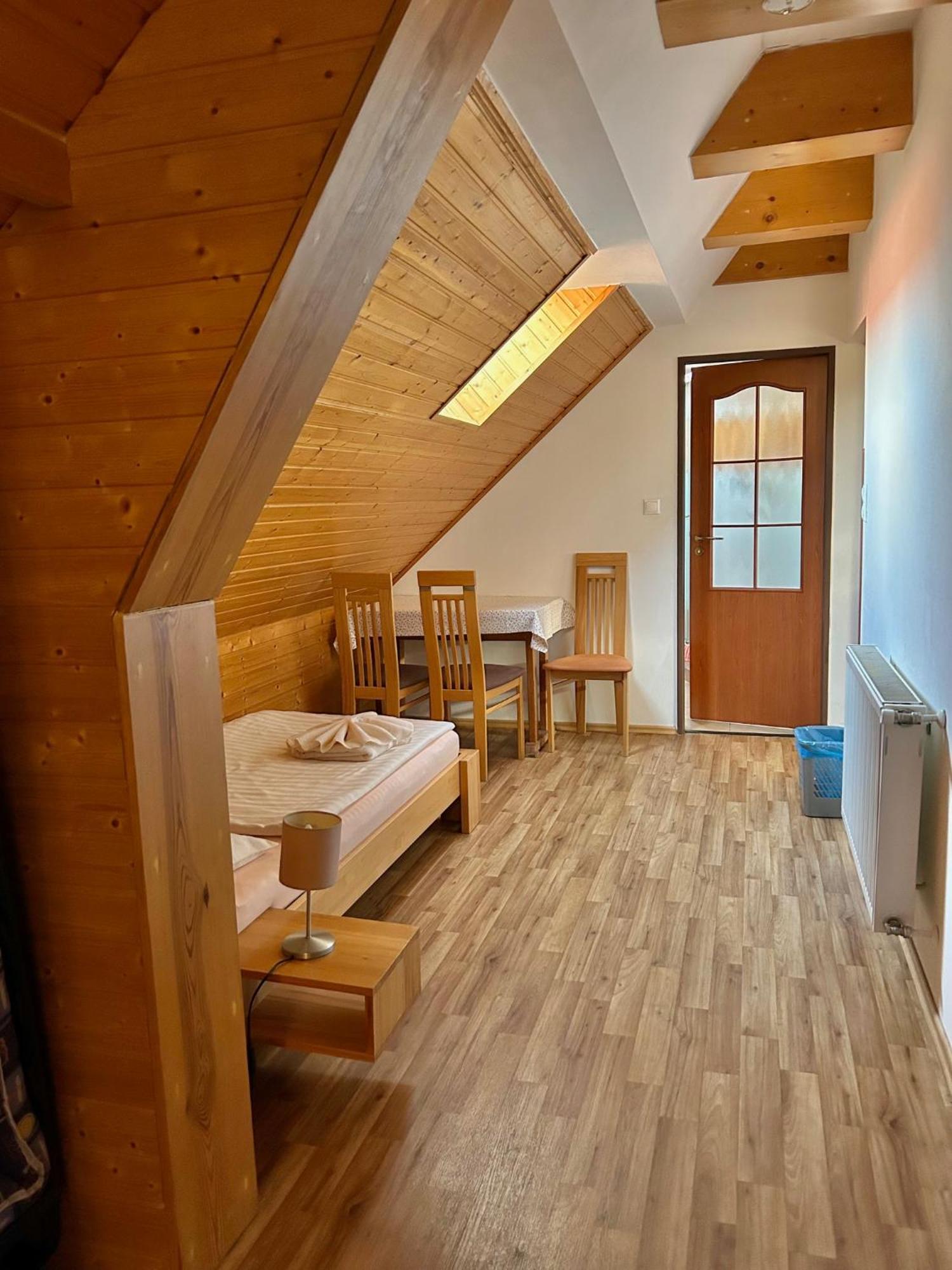 Penzion Farma Dvorec Radnice Buitenkant foto