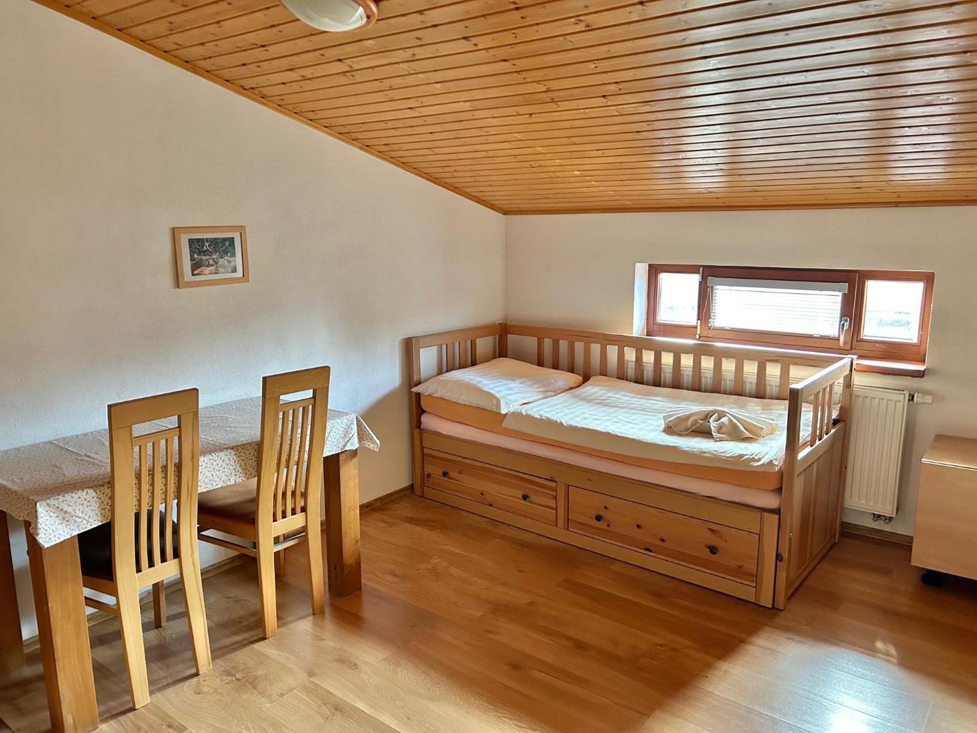 Penzion Farma Dvorec Radnice Buitenkant foto