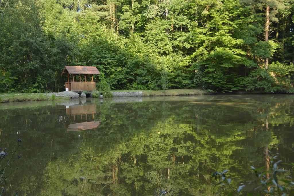 Penzion Farma Dvorec Radnice Buitenkant foto