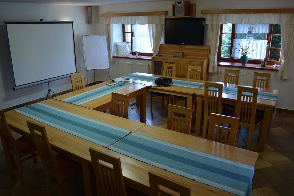 Penzion Farma Dvorec Radnice Buitenkant foto